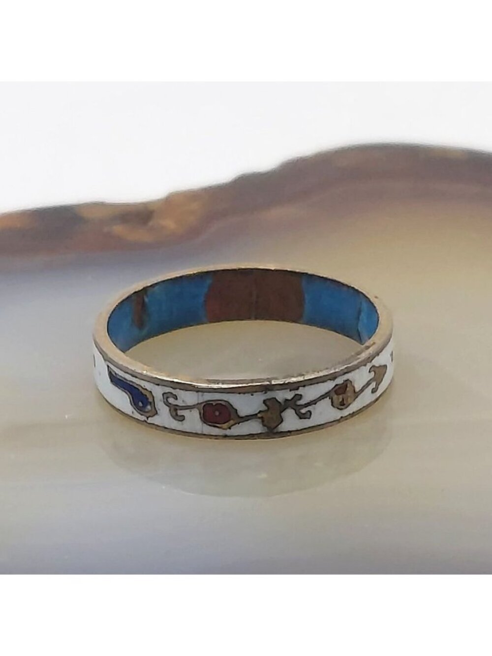 Vintage Cloisonné White Enamel Geometric Design Brass Band Ring Size 6 - Picture 4 of 8